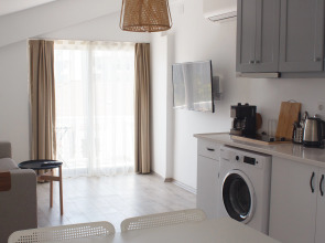 Отель Aloha Suites