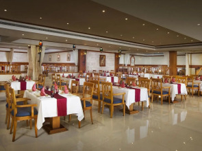 Курортный отель Sofitel Al Hamra Beach Resort