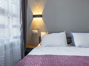 Апартаменты Студия на П. Романова