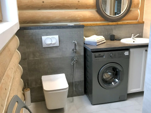 Шале на Скале с Видом на Озеро