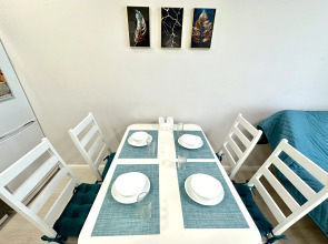 Апартаменты Люкс Аквамарин с дизайнерским ремонтом, для большой семьи