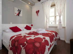 Palace Central Square