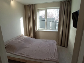 Квартира 1 Комнатная  с Сауной и 2мя 2х спальными Кроватями в Частном Доме