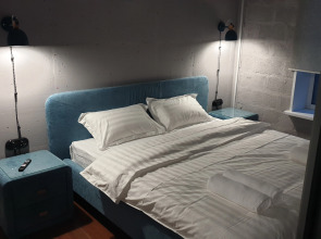 Апартаменты Green Lamp Downtown