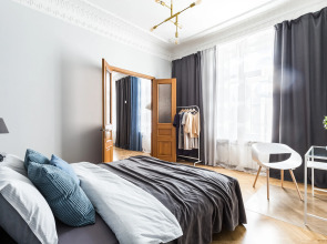 Апартаменты Avenue 180 кв.м с видом на Большую Конюшенную Улицу и Церковь Петра и Павла