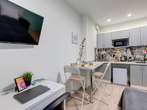 Апартаменты на Сергея Есенина 10