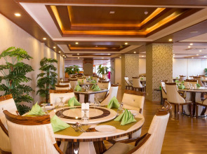 Отель The Grand Kandyan