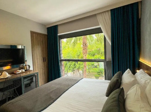 Отель Falcon 1511