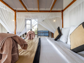 Курортный отель Ananthaya Beach