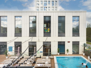 Апартаменты KeyGo 1036 с бассейном и видом на Новую Фондовую Оранжерею