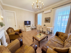 Апартаменты HISTORY 1888 Сentral Apartment & Excursions