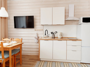 Частный дом у реки