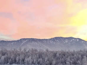 Частный дом Современный гостевой дом на слиянии рек Катунь и Кокса