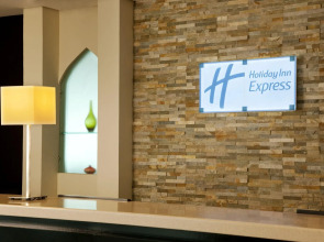 Holiday Inn Express Dubai Internet City an IHG Hotel