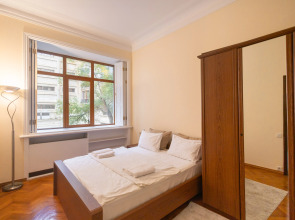 Апартаменты двухкомнатные с гостинной комнатой на Торговой улице ( K5)