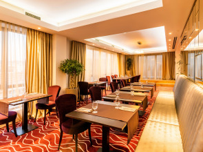 Отель Ramada and Suites by Wyndham Yerevan