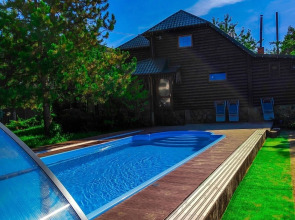 Дом для отдыха с баней и бассейном WoodRay