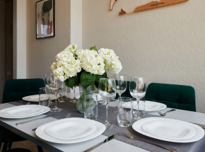 Квартира GM Apartments Стильная Трехкомнатная в Доме на Набережной