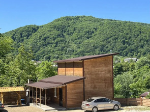 Частный дом с баней бассейном и мангалом на берегу реки