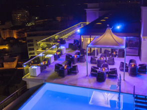 Отель AX The Palace