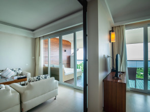 Отель KC Resort & Over Water Villas