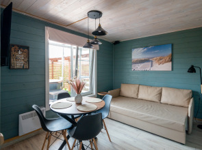 Na Beregu Reki S Bannym Chanom Guest house