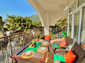 Улучшенные трехкомнатные апартаменты с террасой