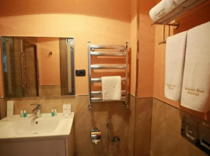 Отель West Inn Palace