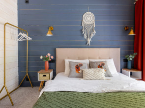 Частный дом в еловом лесу