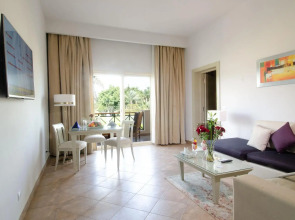 Курортный Отель Swiss Inn Pyramids Golf Resort