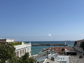 Квартира Видовая двухкомнатная Люкс с балконами на Набережной Ялты