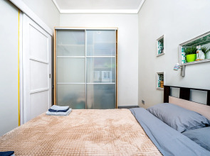 Апартаменты на Моисеенко 4