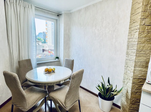 Квартира Уютная просторная однушка (55кв.) с АЛИСОЙ