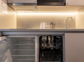 Апартаменты Дизайнерские с бассейном и морем вместимостью от 1 до 3 гостей от собственника