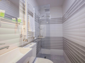 Отель Central Gate Tbilisi Boutique Hotel