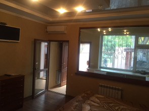 Частный дом Домик в Парке им. Фрунзе