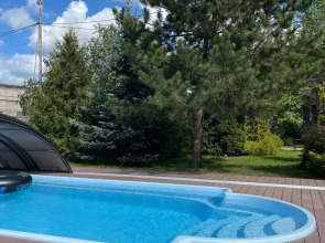 Дом для отдыха с баней и бассейном WoodRay