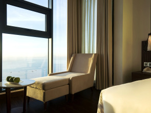 Отель Maximilan Danang Beach