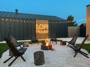 Частный дом просторный барнхаус с панорамными окнами