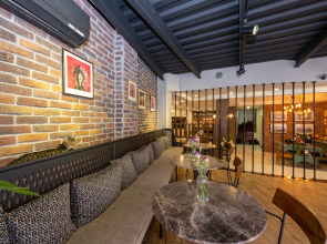 Отель The Marions Suite