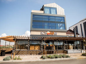 Отель Песок и Море