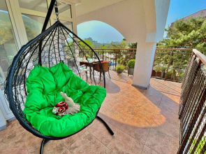 Улучшенные трехкомнатные апартаменты с террасой