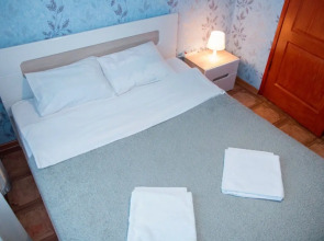 Двухкомнатные апартаменты у ДК Металлургов. Барбарис