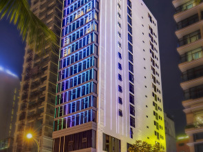 Отель Maximilan Danang Beach