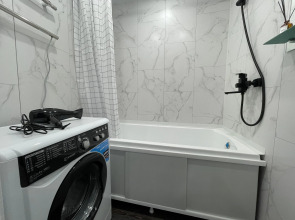 Квартира 4-х комнатная на 10-х у пляжа с озером