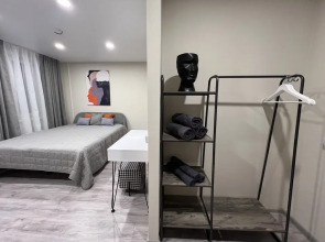 Апартаменты 4 оранжево-черные