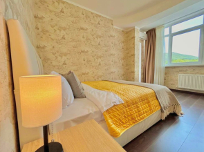 Улучшенные трехкомнатные апартаменты с террасой