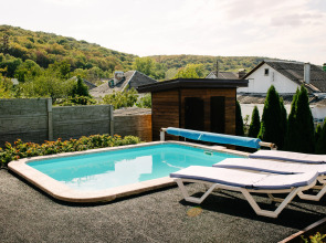 Гостевой дом Барни с горячим бассейном и видом на закат