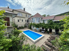 Гостевой дом  Come Inn на Кленовой