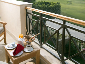 Курортный Отель Swiss Inn Pyramids Golf Resort